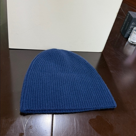 The Loop Cashmere Beanie In Midnight Blue NEW